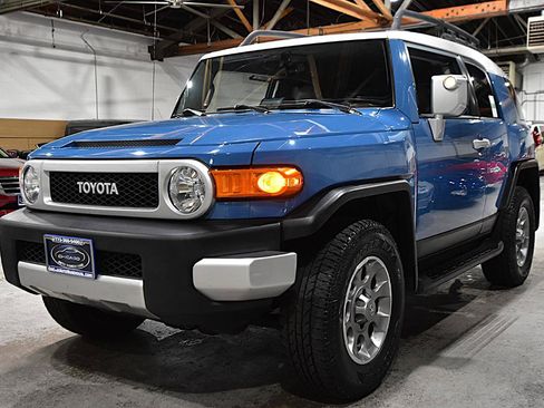 Used 2012 Toyota FJ Cruiser 4WD w/ Convenience Pkg image 3