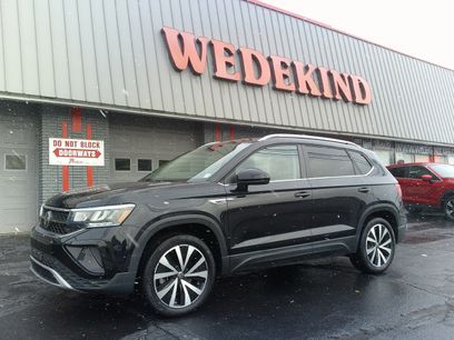 Used 2022 Volkswagen Taos SE w/ Panoramic Sunroof Package