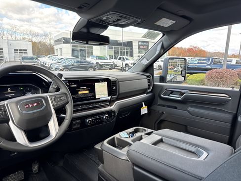 New 2026 GMC Sierra 2500 SLE w/ Preferred Package image 15