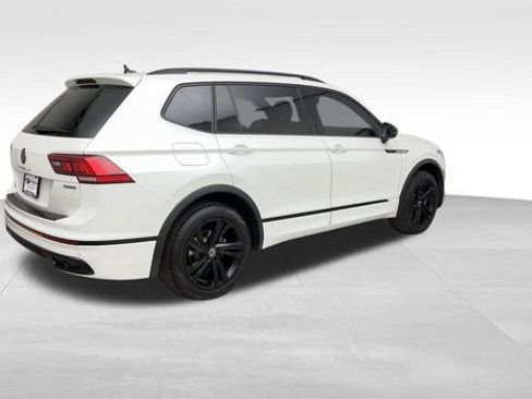 Used 2024 Volkswagen Tiguan SE R-Line w/ MDO Package, Two-Row AWD/4WD image 2