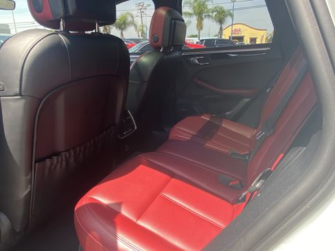 Used 2022 Porsche Macan image 16