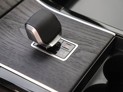 New 2026 Land Rover Range Rover Velar Dynamic SE image 18