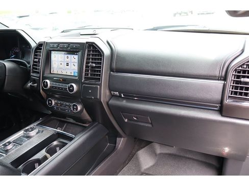 Used 2018 Ford Expedition Limited w/ Equipment Group 301A AWD/4WD image 18