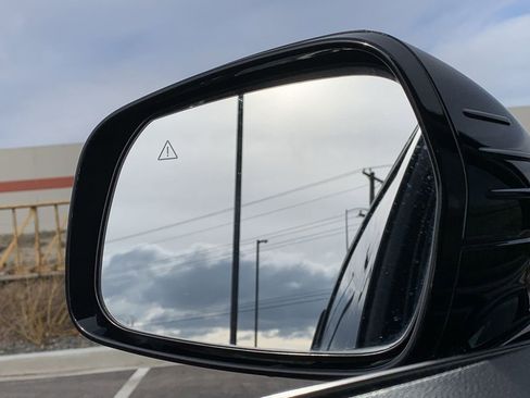 Used 2022 Kia Sorento S w/ Panoramic Sunroof Package image 13