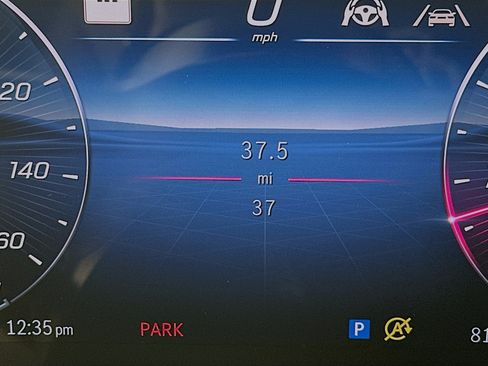 Used 2025 Mercedes-Benz GLC 300 4MATIC image 16
