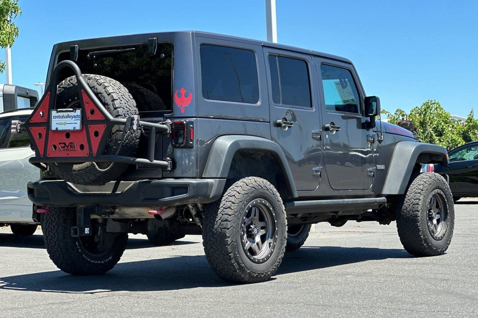 Used 2017 Jeep Wrangler Unlimited Rubicon AWD/4WD image 4