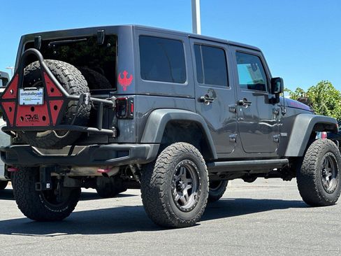 Used 2017 Jeep Wrangler Unlimited Rubicon AWD/4WD image 4