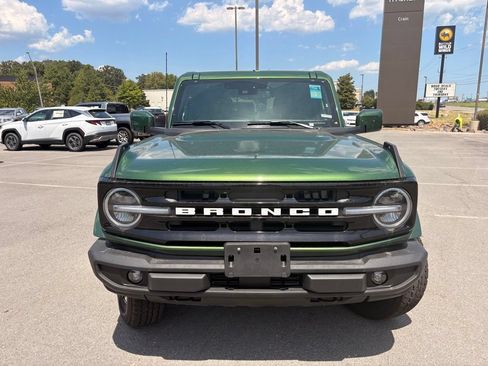 Used 2025 Ford Bronco Outer Banks AWD/4WD image 2