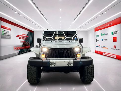Used 2017 Jeep Wrangler Unlimited Sahara w/ Connectivity Group AWD/4WD image 3