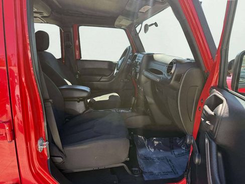 Used 2018 Jeep Wrangler Unlimited Sport AWD/4WD image 12