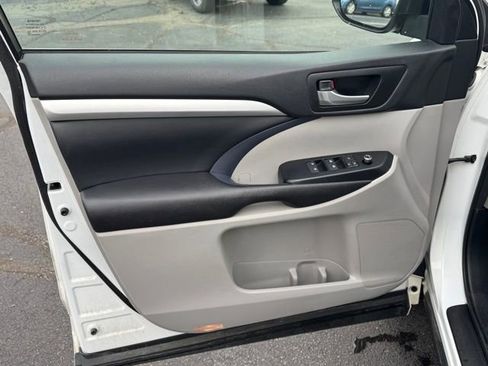 Used 2017 Toyota Highlander XLE image 13