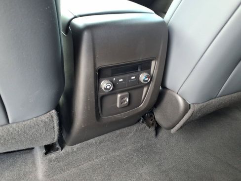 Used 2023 Buick Enclave Essence FWD image 11