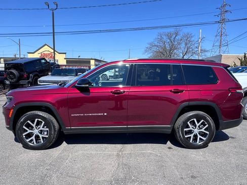 Used 2025 Jeep Grand Cherokee L Limited w/ Luxury Tech Group II AWD/4WD image 4