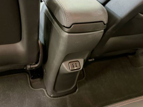 Used 2018 Chevrolet Bolt Premier w/ Driver Confidence II Package image 27