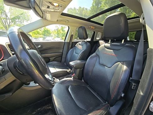Used 2018 Jeep Compass Trailhawk w/ Leather Interior Group AWD/4WD image 17