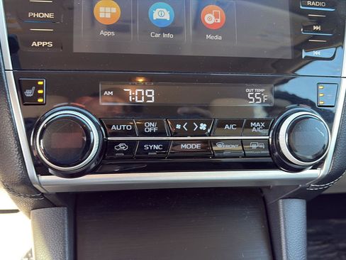 Used 2019 Subaru Outback 2.5i Premium image 13