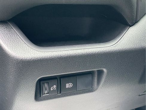 Used 2019 Toyota RAV4 LE AWD/4WD image 23