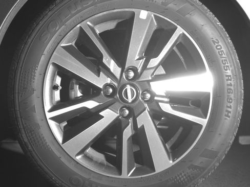 Used 2025 Nissan Versa SV image 12