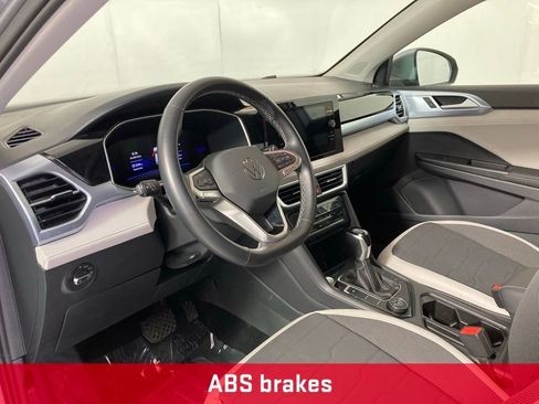 Used 2025 Volkswagen Taos SE AWD/4WD image 14