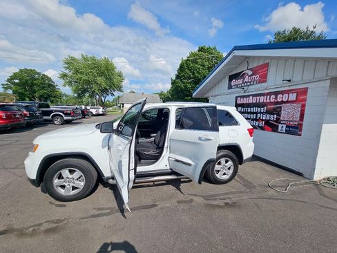 Used 2013 Jeep Grand Cherokee Laredo w/ Laredo E Group AWD/4WD image 24