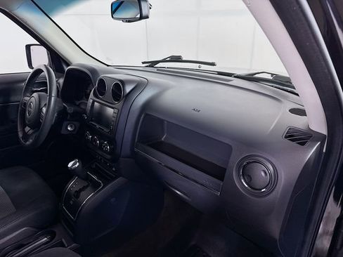 Used 2015 Jeep Patriot Latitude FWD image 30