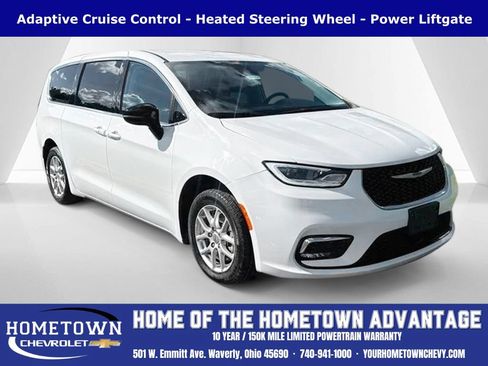 Used 2024 Chrysler Pacifica Touring-L FWD image 1