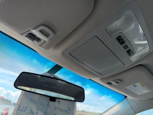 Used 2014 Toyota Avalon XLE image 20