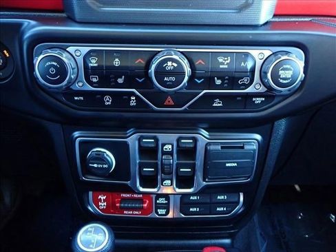 Used 2021 Jeep Gladiator Rubicon w/ Cold Weather Group AWD/4WD image 16