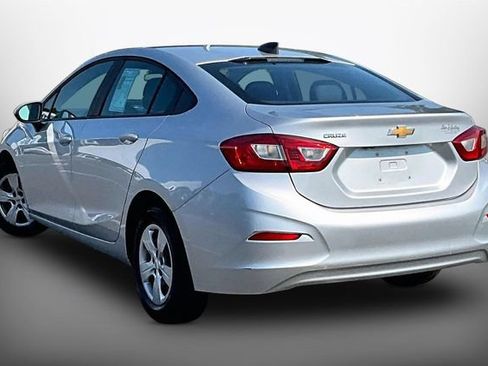 Used 2018 Chevrolet Cruze LS FWD image 11