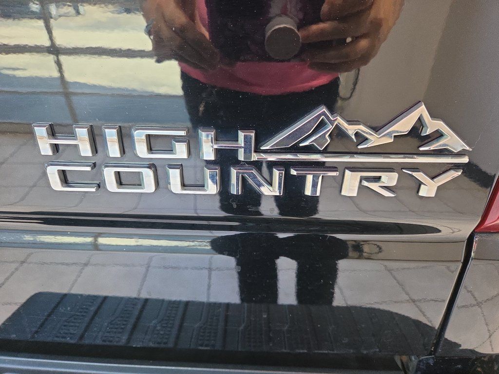 Used 2019 Chevrolet Silverado 1500 High Country w/ Technology Package AWD/4WD image 8