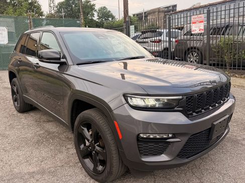 Used 2024 Jeep Grand Cherokee Limited w/ Black Appearance Package AWD/4WD image 3