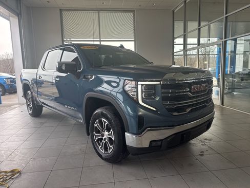 Used 2024 GMC Sierra 1500 SLT image 3