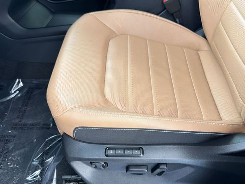 Certified 2025 Volkswagen Atlas Cross Sport SEL image 14