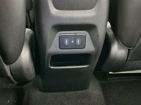 Used 2025 Hyundai Venue Limited FWD image 12