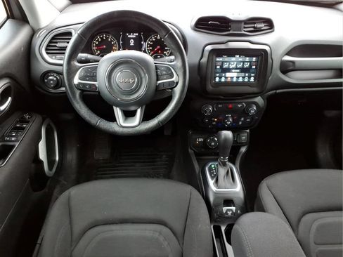 Used 2019 Jeep Renegade Latitude w/ Cold Weather Group AWD/4WD image 9