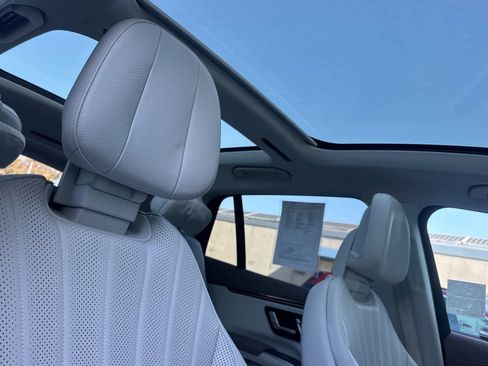 Used 2023 Mercedes-Benz EQS 580 4MATIC SUV image 18