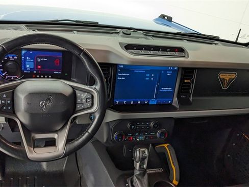 Used 2022 Ford Bronco Badlands image 3