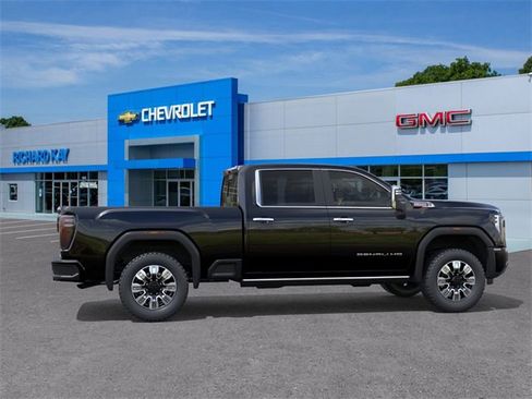 New 2026 GMC Sierra 2500 Denali w/ Denali Reserve Package image 5