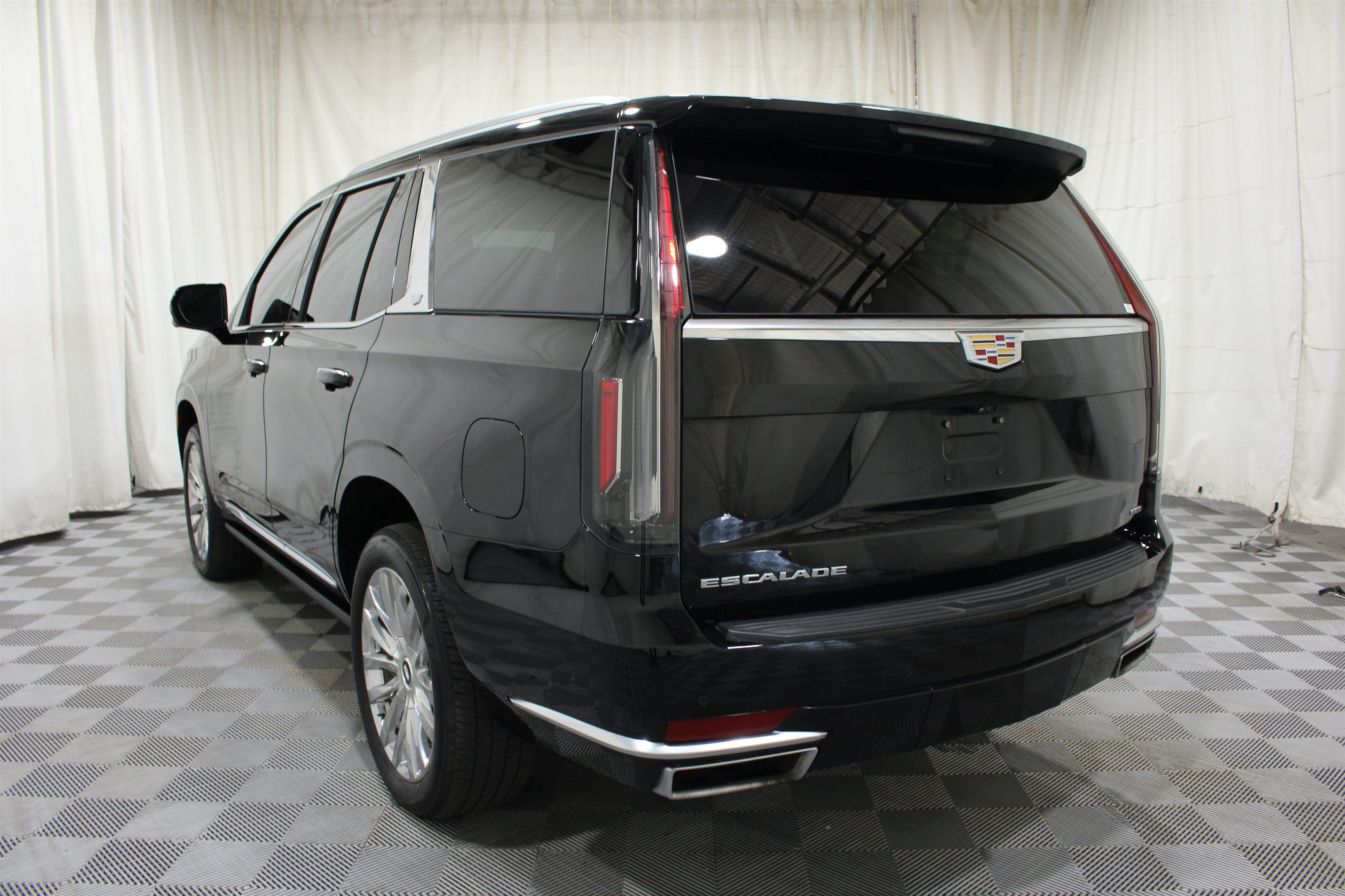 Certified 2024 Cadillac Escalade Premium Luxury w/ Performance Package AWD/4WD image 37