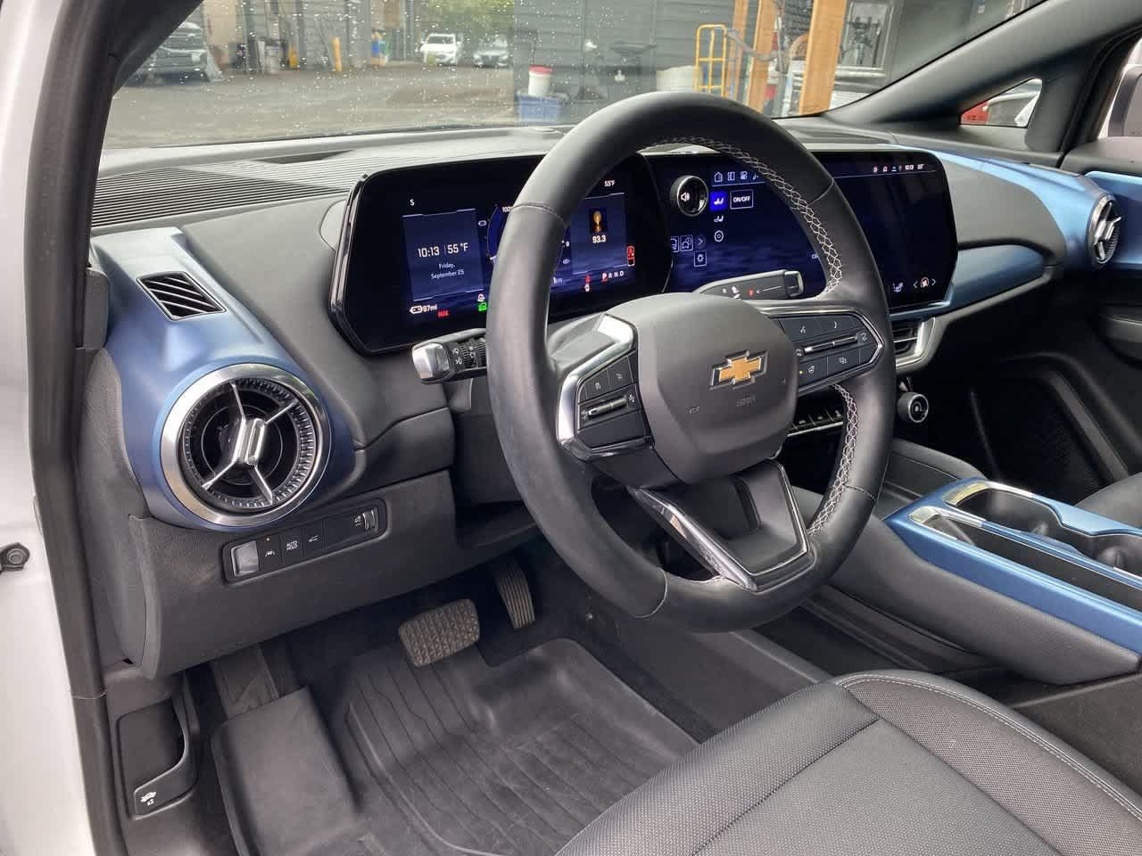 Used 2024 Chevrolet Equinox EV LT AWD/4WD image 2