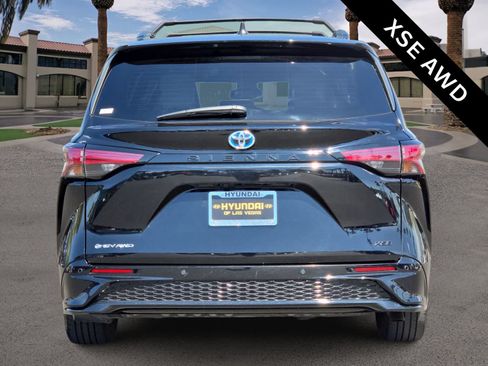 Used 2025 Toyota Sienna XSE AWD/4WD image 7