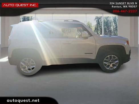 Used 2015 Jeep Renegade Latitude w/ Popular Equipment Group AWD/4WD image 4