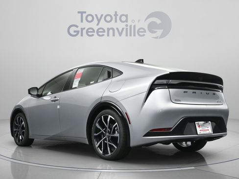 New 2025 Toyota Prius Plug-In Hybrid FWD image 8