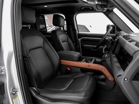 Used 2023 Land Rover Defender 110 X image 31