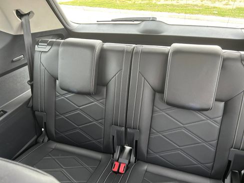 Used 2025 Volkswagen Atlas SE FWD image 20