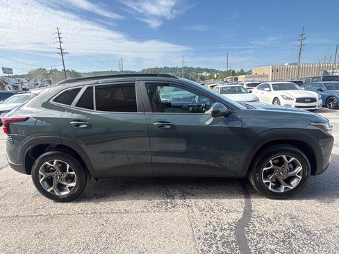 Used 2026 Chevrolet Trax LT w/ Driver Confidence Package FWD image 9
