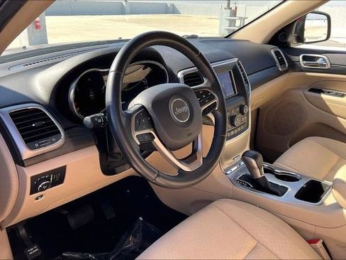 Used 2019 Jeep Grand Cherokee Laredo image 16