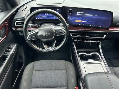 Used 2024 Chevrolet Traverse Z71 image 9