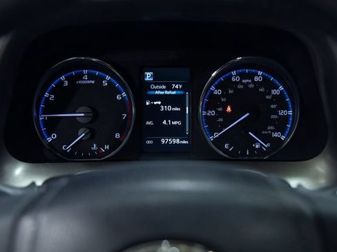 Used 2016 Toyota RAV4 XLE AWD/4WD image 2