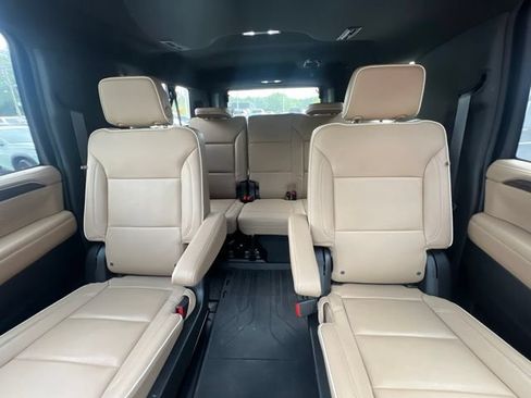 Used 2024 Chevrolet Suburban Premier AWD/4WD image 23